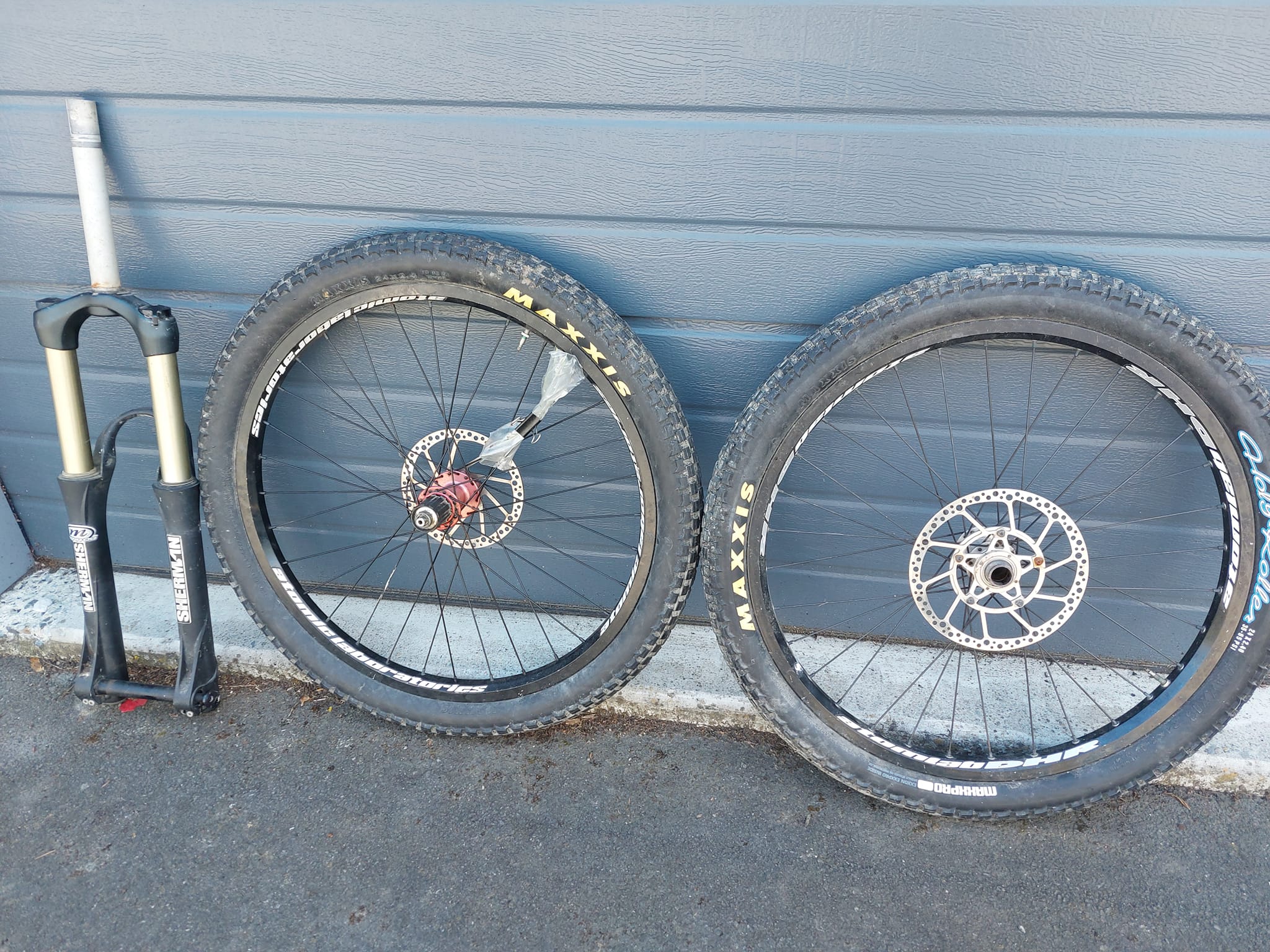 Atomic 29er MTB bike with Shimano components for sale