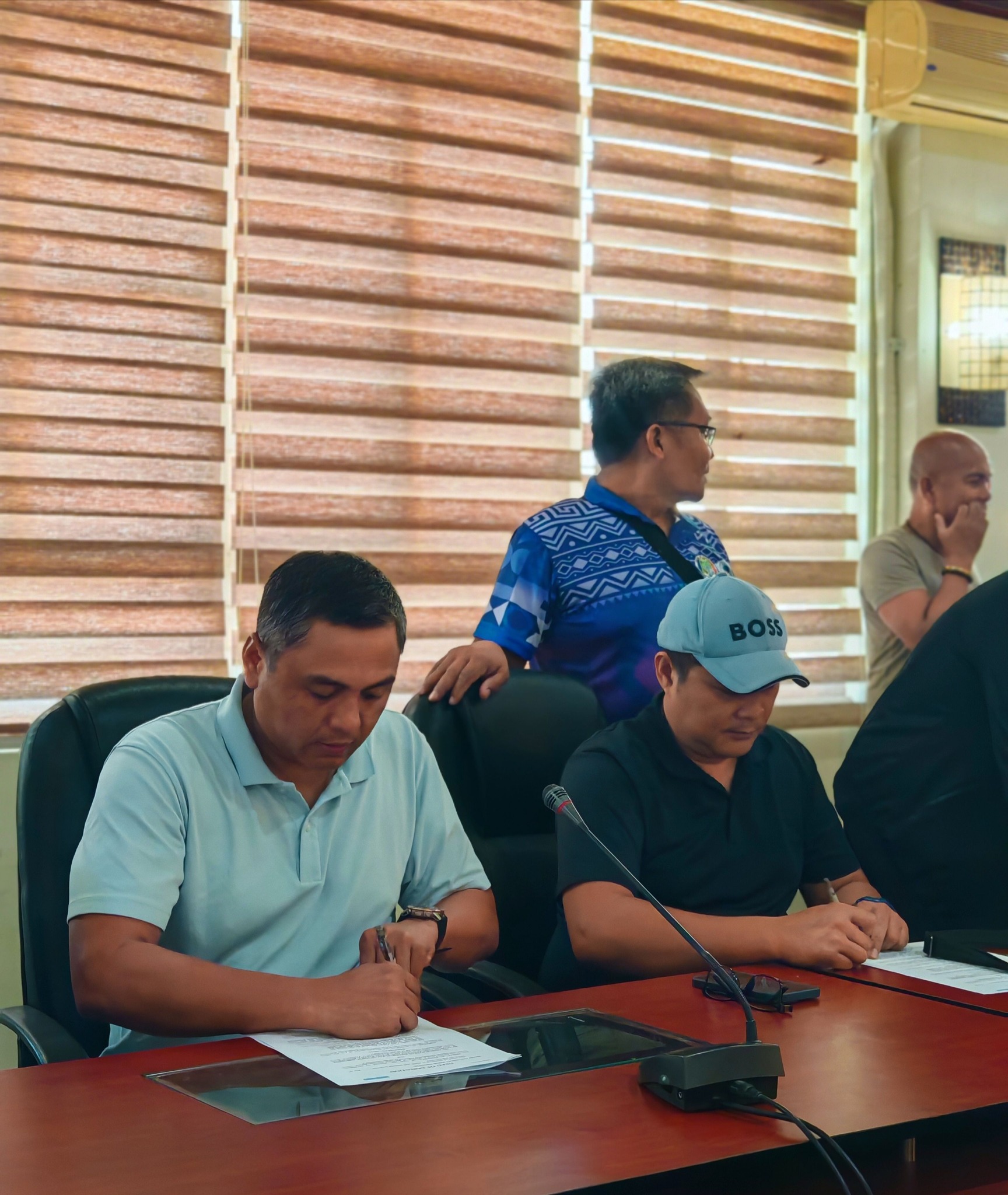Mayor - RaBong at work on a tuesday. 💙💪 | Facebook
