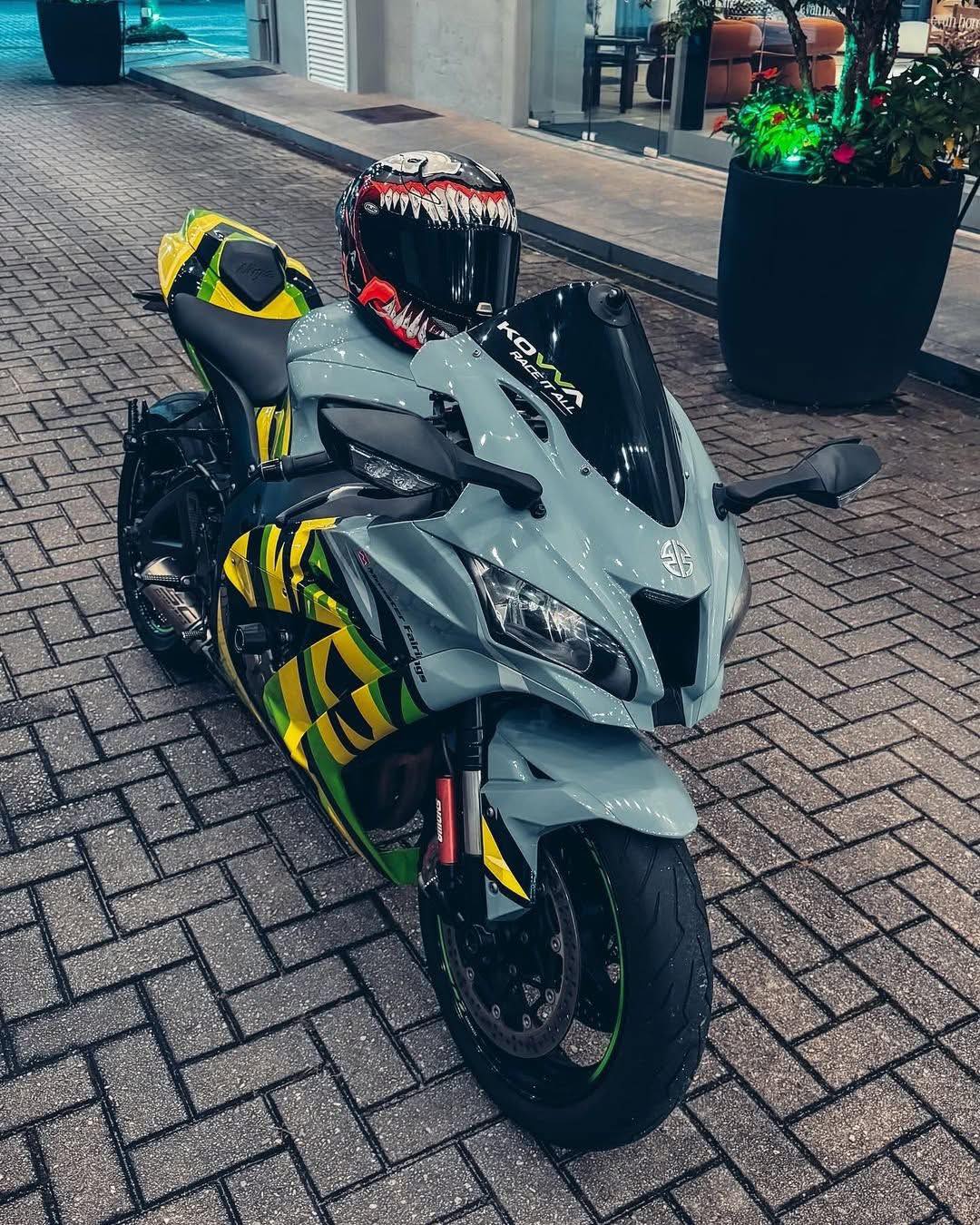 Too clean to be ignored. Too wild to be tamed. 🖤🔥” #KawasakiZ900