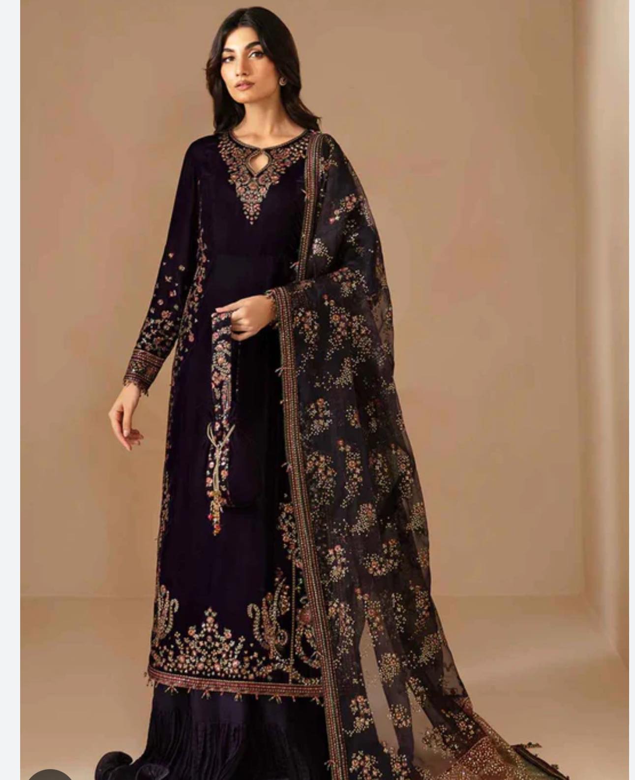 Dress word Lohagara