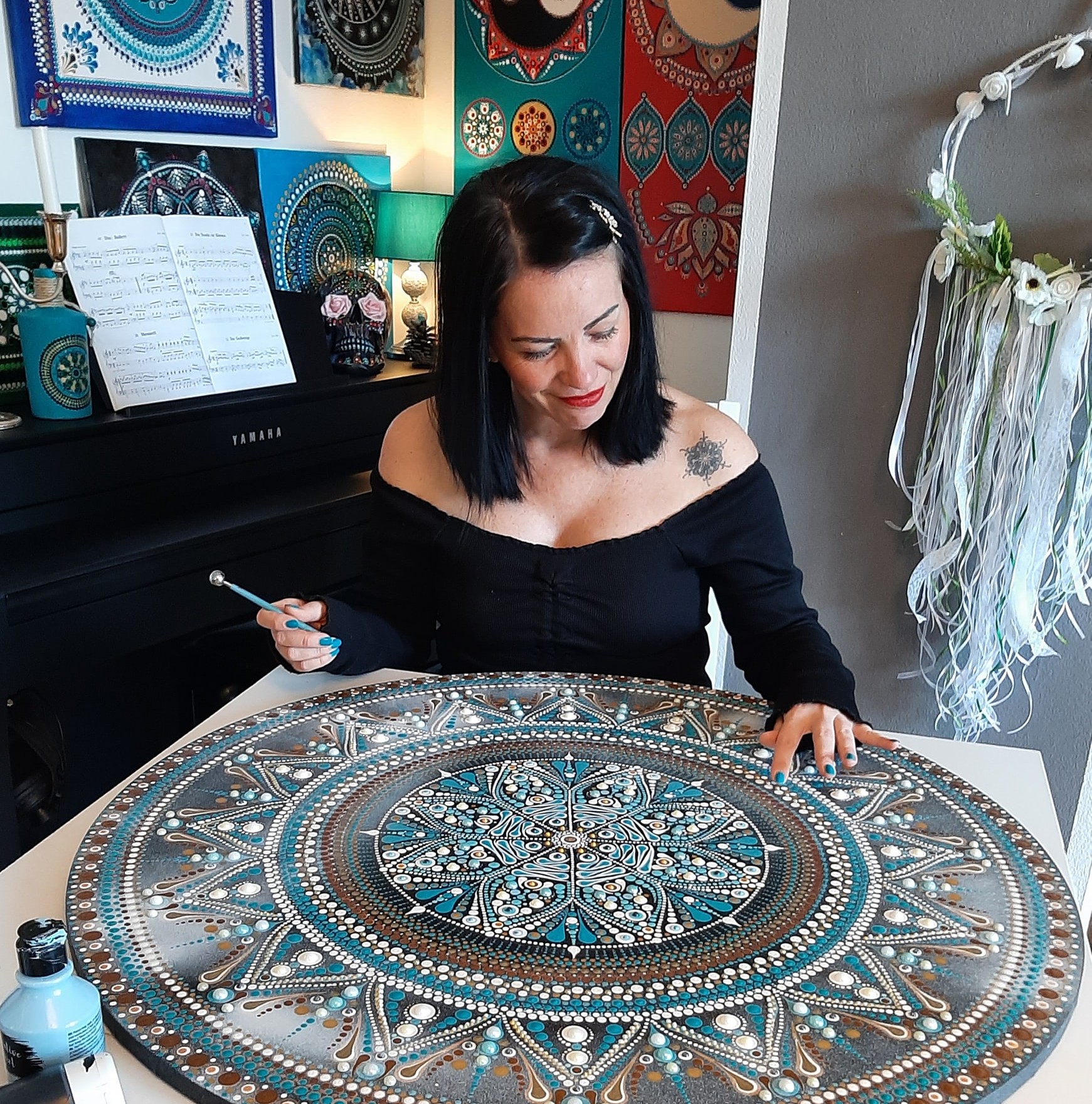 The process of making some intuitive dot art mandalas on wood 🟣🟠🔴 I ...