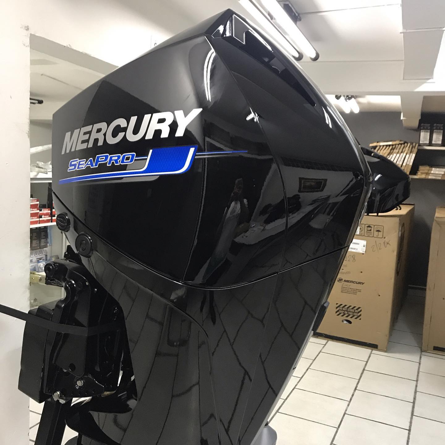 adventuri-boats-motor-mercury-sea-pro-200hp-pronta