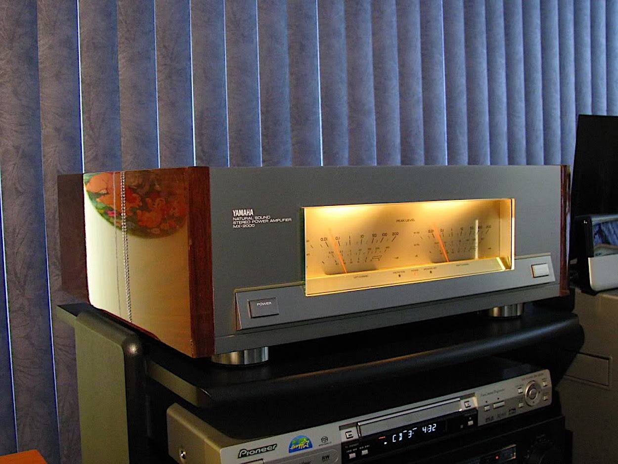 Yamaha MX-2000 stereo power amplifier