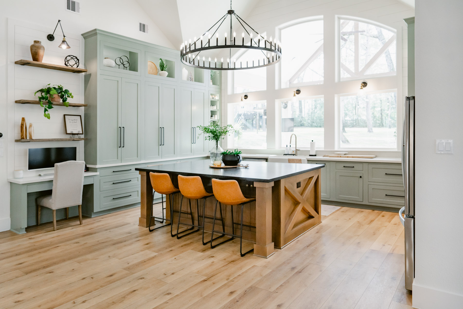 Daydreaming about the prettiest mudrooms with more storage than you ...