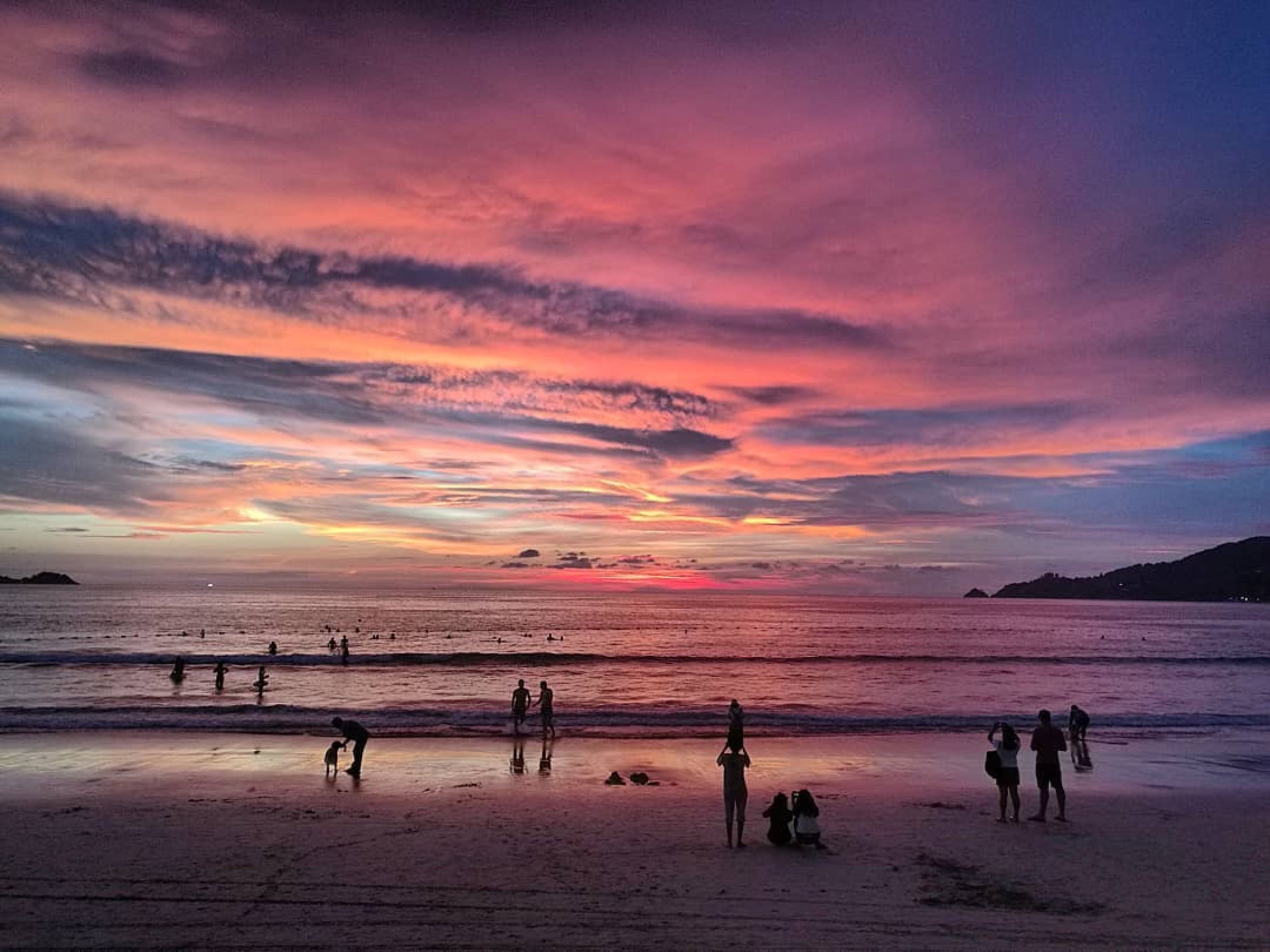 An incredible Mix of Colors 😍🇹🇭️🧡... - The Colors of Phuket