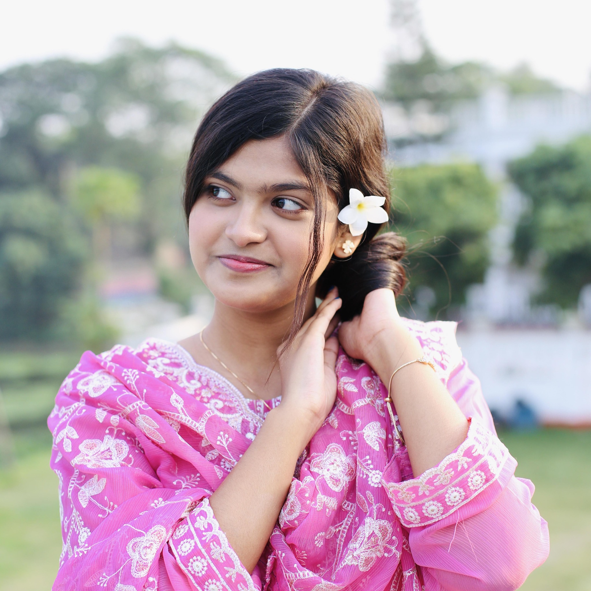 Akhi Pakhi