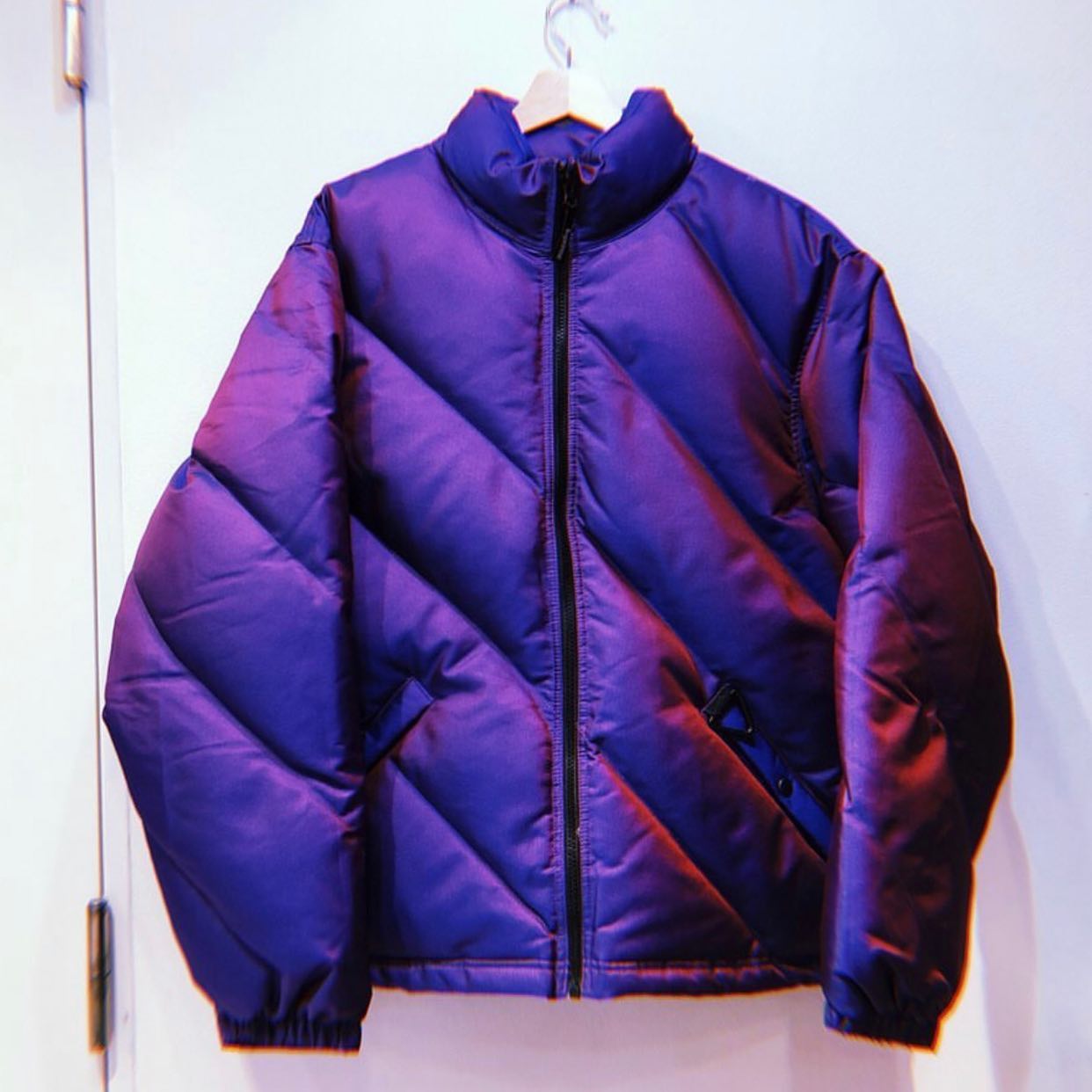 Supreme Iridescent Puffy Jacket 彩虹色超厚外套冬天一件搞掂 