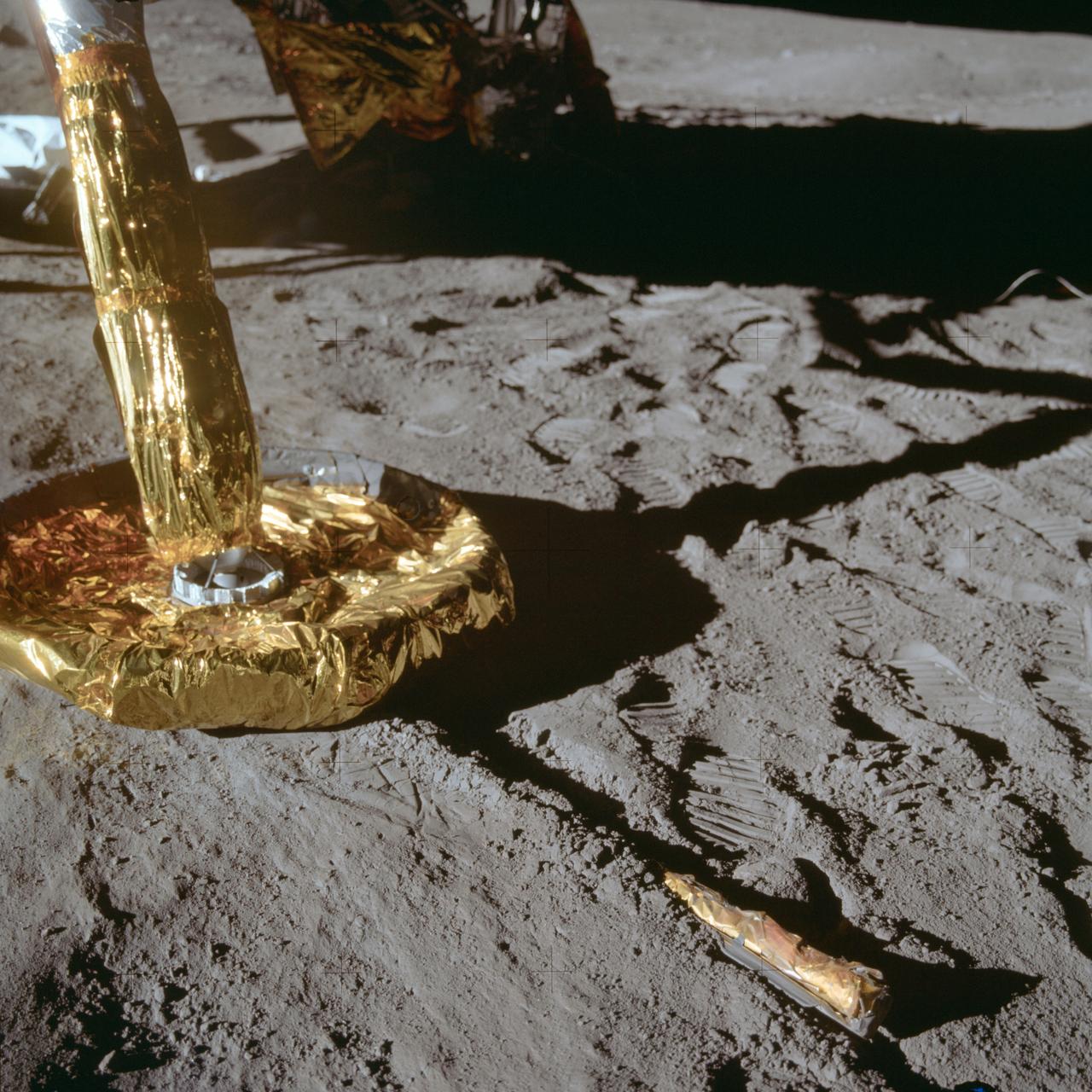 Interstellar - A close-up view of a footpad of the Apollo 11 Lunar ...