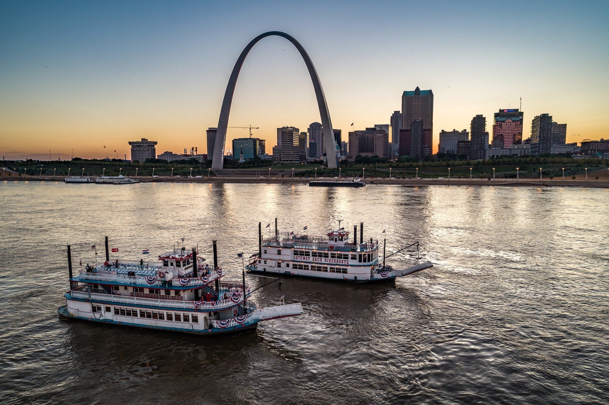 Gateway Arch Boat Tours: Riverfront Cruises and Combo Tickets