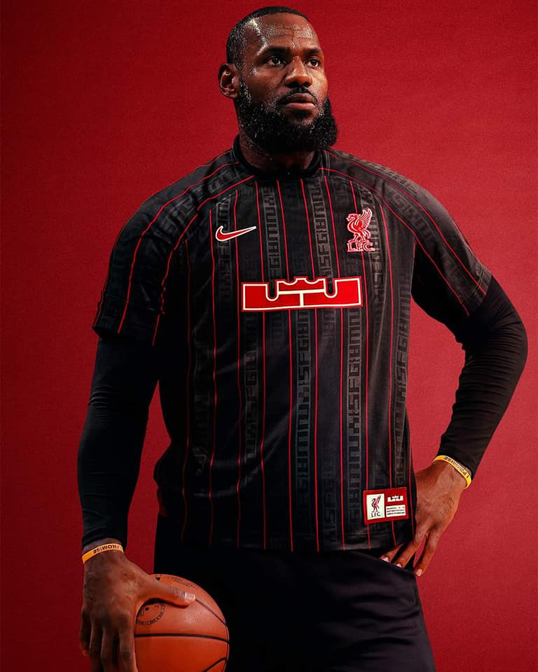 Liverpool dévoile son maillot domicile pour la saison 2023-2024