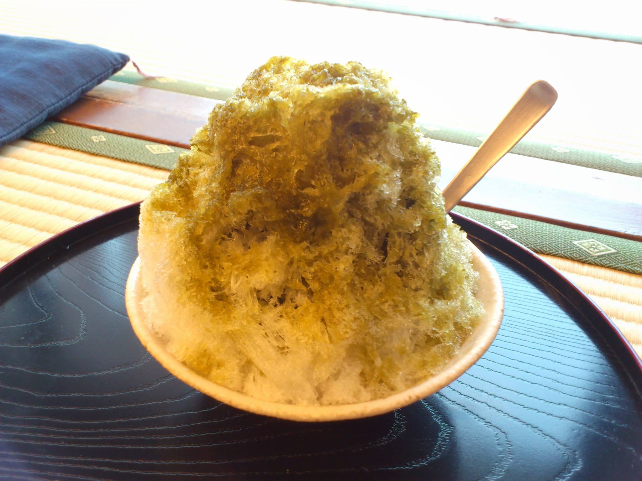 うすかわ饅頭 - 夏の風物詩、「かき氷」 儀平 橋杭店で、橋杭岩の景色を眺めながら ちょっと一休みしませんか♪ 種類は 「抹茶」 「黒みつ ...