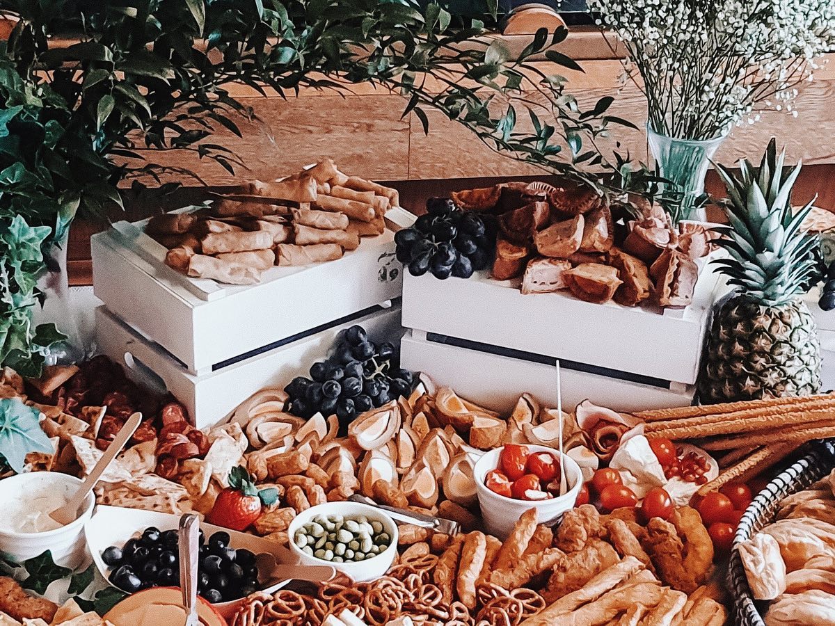 TRADITIONAL TOUCH •... - Little Pickers - Grazing Tables