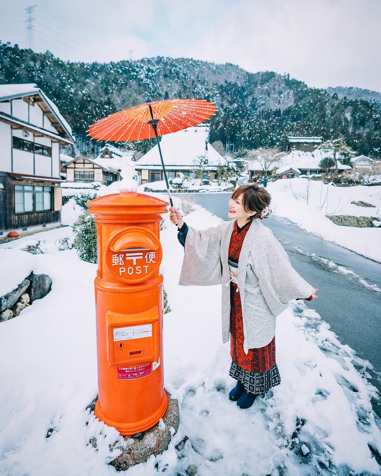 青いポスト。見つけたら、良いことあるかも？👀 Blue mailbox. If you