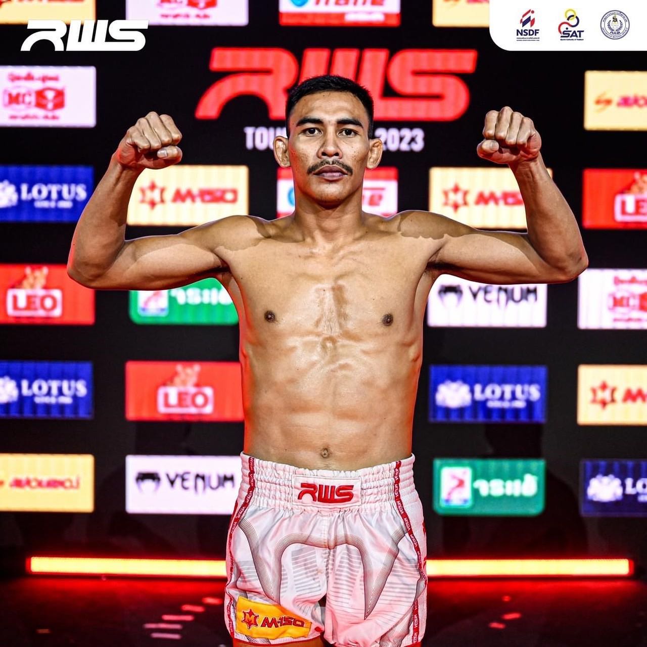Kru Fa, Yodkompatak Sinbimuaythai, all weighed in and ready to fight ...