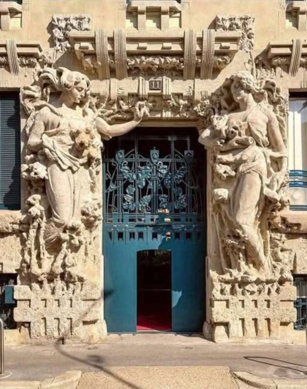 Cabinet of Carlo Zen (1902) on display by Galleria Rossella