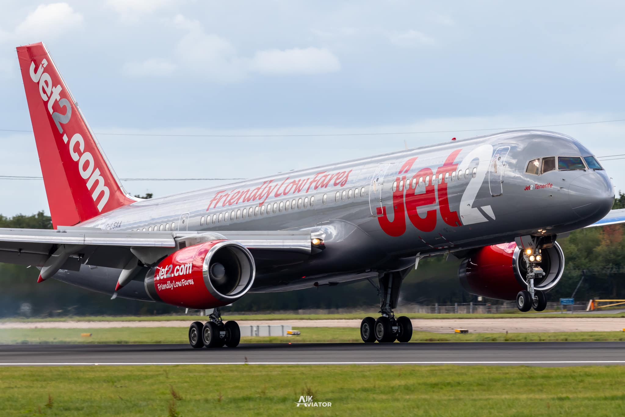 Jet2's legendary Boeing 757 G-LSAI is back – as an official