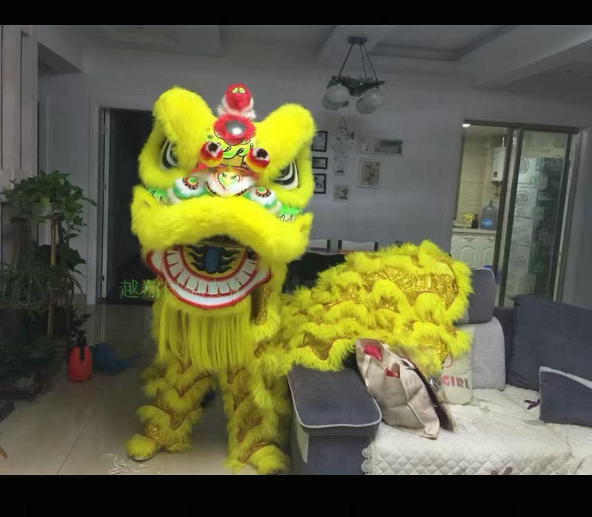 中国民俗传统, 认为舞狮可以驱邪辟鬼。 故此每逢喜庆节日，例如新开张、 庆典、迎春、赛会等, 都喜欢打锣敲鼓, 舞狮助庆。 狮子体型威武， 被 ...