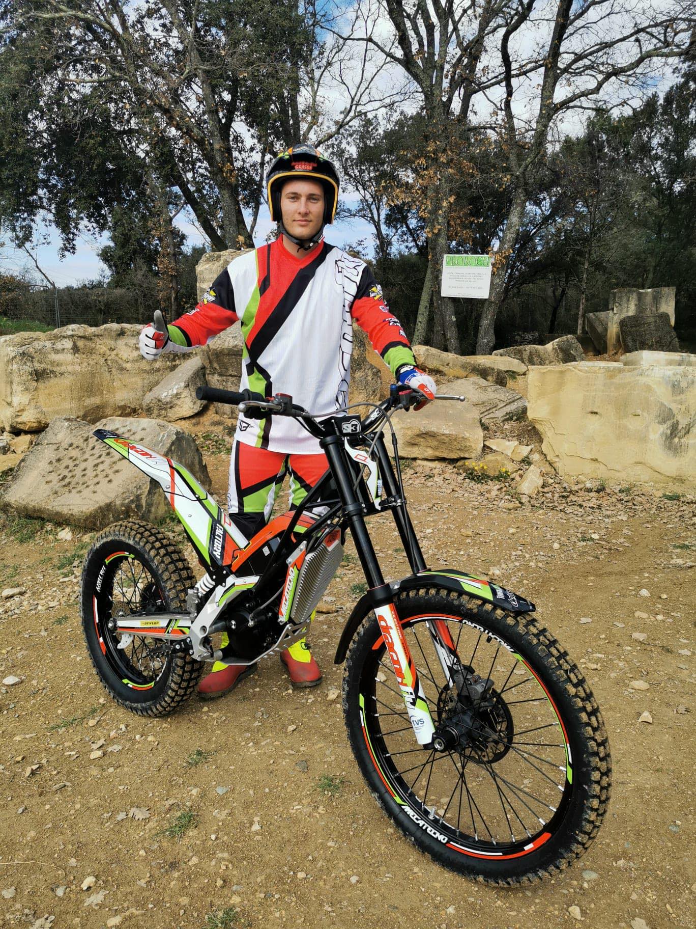 Enzo Rossi Officiel