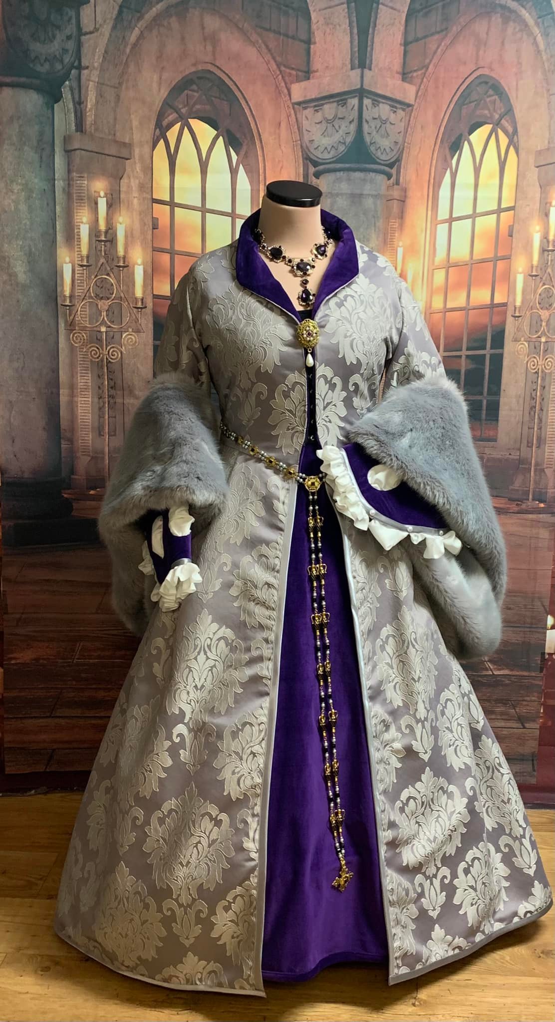 tudor dress ZODICOS Anne Boleyn Queen Cosplay Costume Renaissance Dress Elizabethan Ball Gown (Blue, XS) : Clothing, Shoes & Jewelry and adorned by hand Just finished this French Hood,
