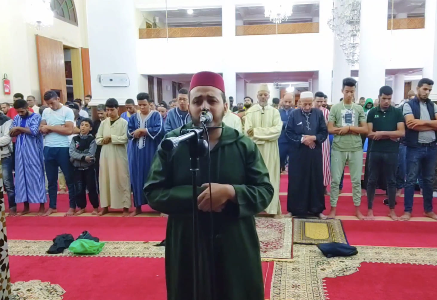 والبنات منين ولاو كيدربو تيبة أنا هزيت الراية البيضة ...