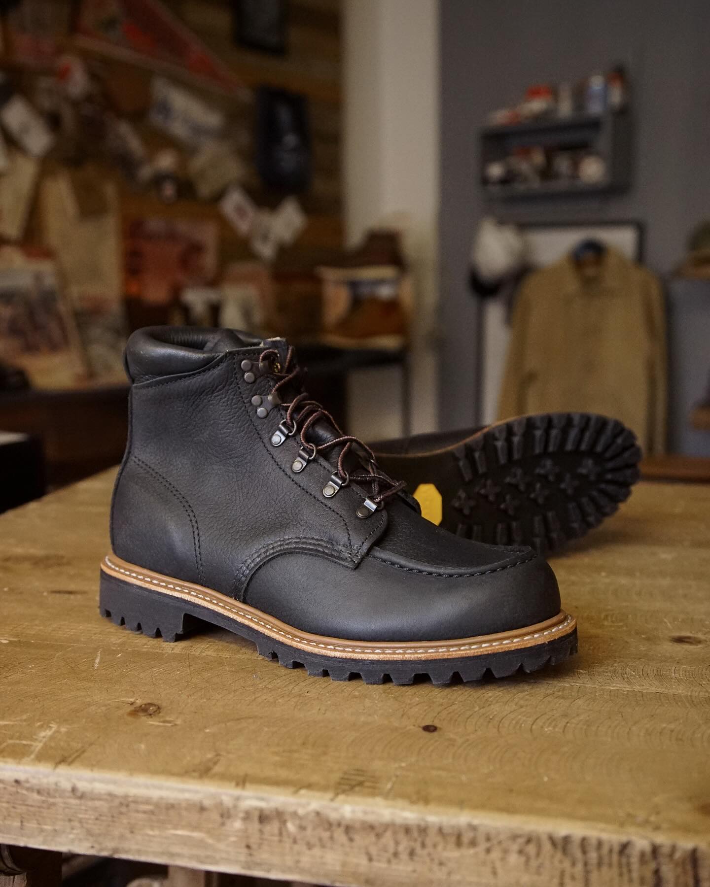 Archives Monday: Today with a very rare 4618 Red Wing X Nigel