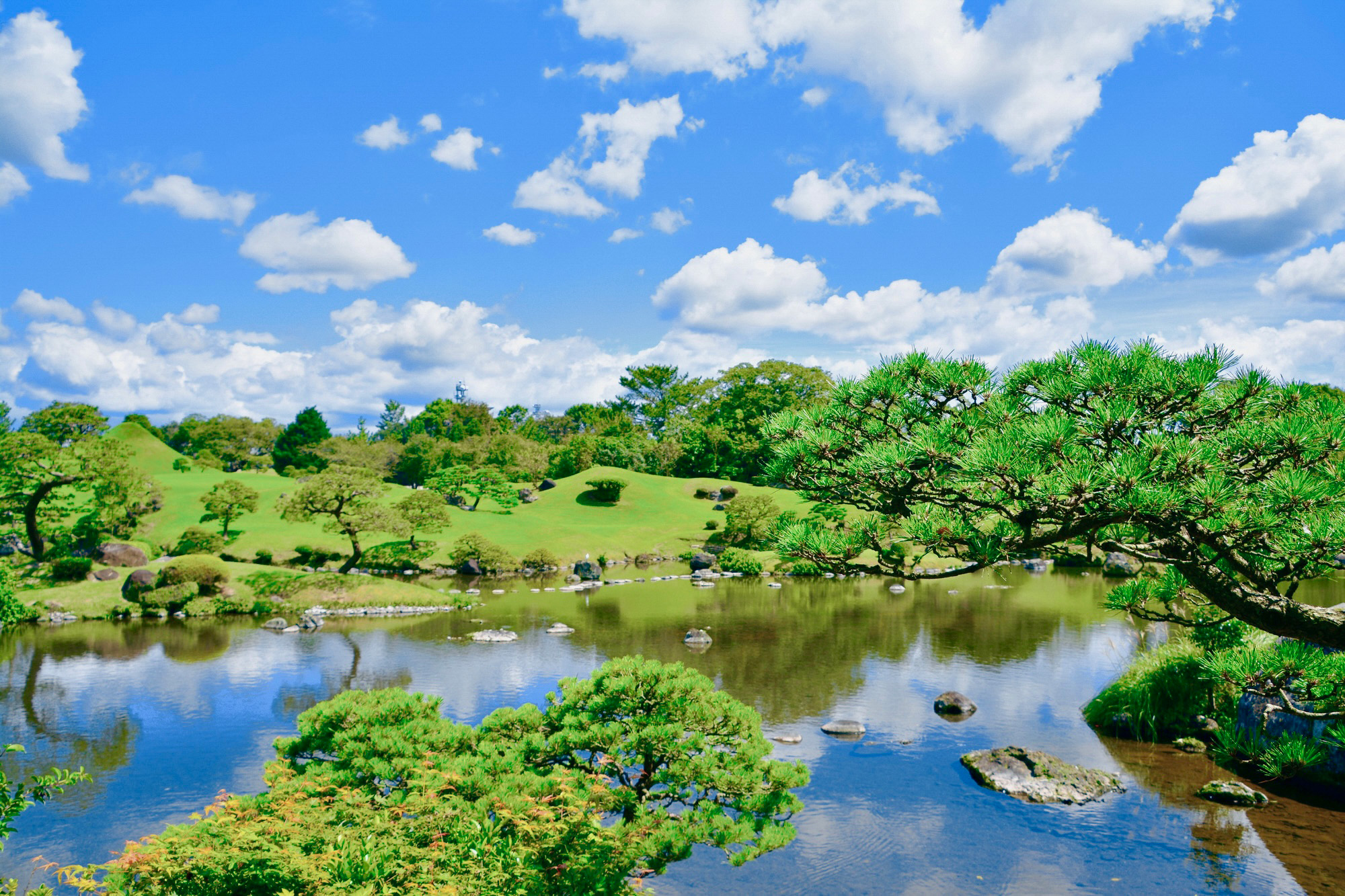 Our National Garden Week tour ends in Kumamoto En. This peaceful