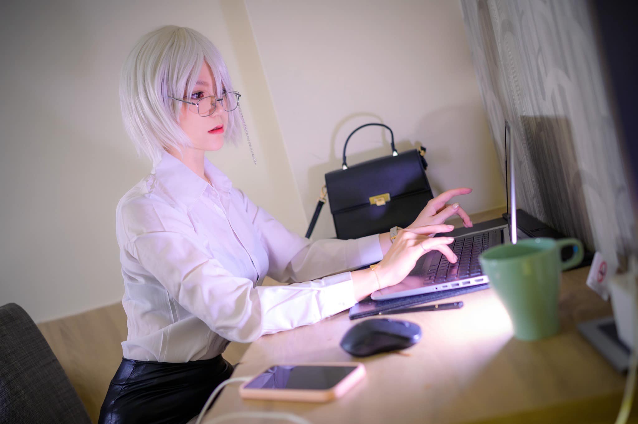 Shizu 靜 Cosplay - 粉絲委託 A2現代paro💕 這次的委託是A2如果在現代...