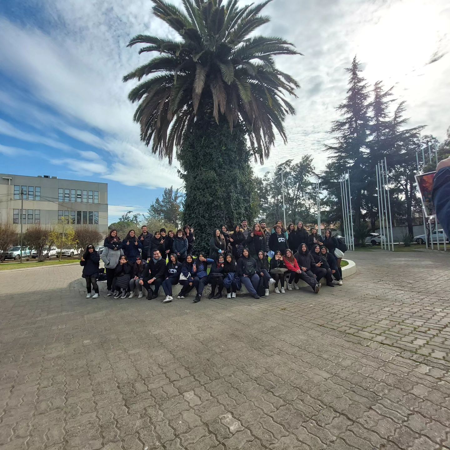 Salida... - Liceo Técnico Clelia Clavel Dinator - Oficial