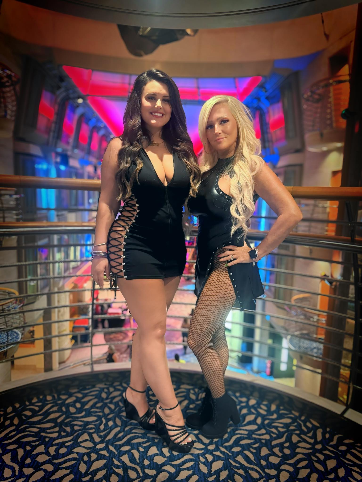 The Swing Blonde or Brunette? 👱🏻‍♀️👧🏻 Daphne Love Blonde Brunette Facebook