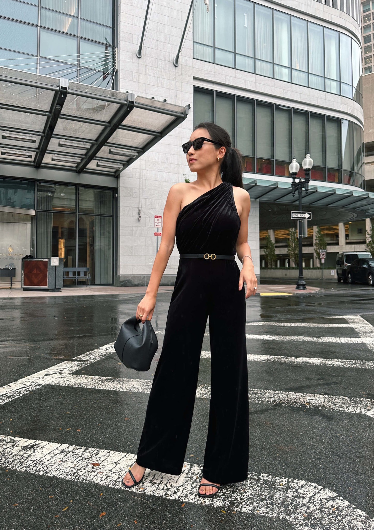 holiday dresses and jumpsuits Today on the blog I'm sharing these pieces, perfect for festivities, plus several other petite currently on sale! All outfit details and links are on the blog: https://www.extrapetite.com/2022/10/petite-black-jumpsuit-red Square