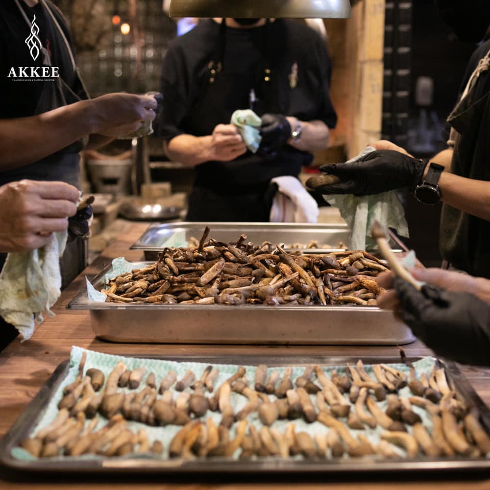 ฤดูกาลของเห็ดโคนป... - AKKEE Thai Delicacies & Tasting Counter