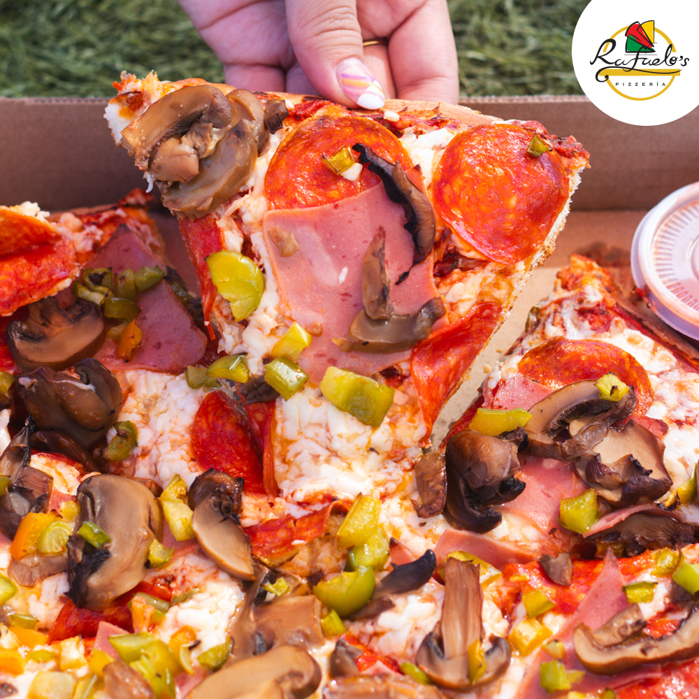 ¿Ya conoces nuestra PIZZA DELUXE? 🔥🍕... - Rafaelos Pizzería