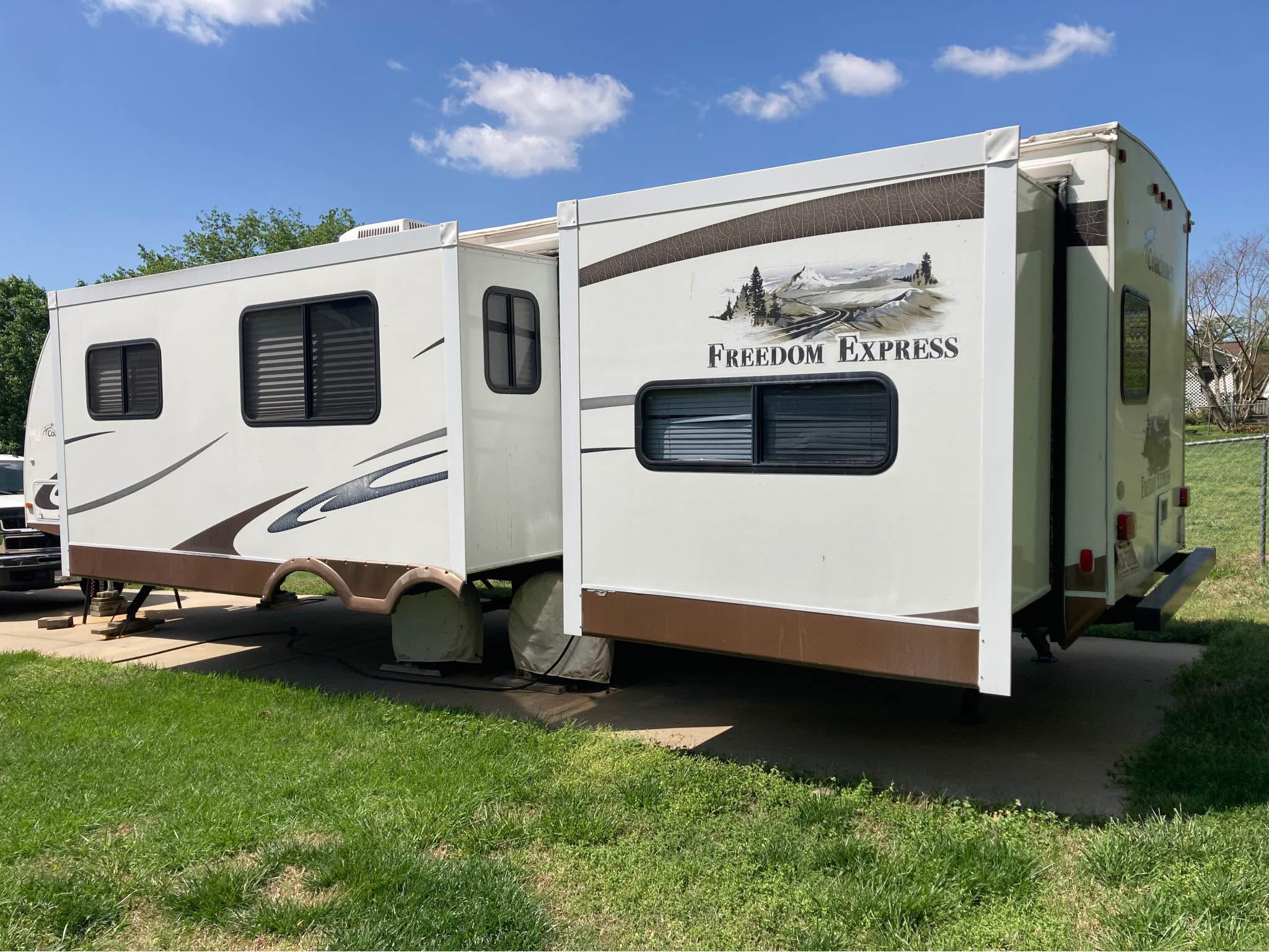2011 Coachmen travel trailer. Freedom Express 31ft bunkhouse - RVs ...