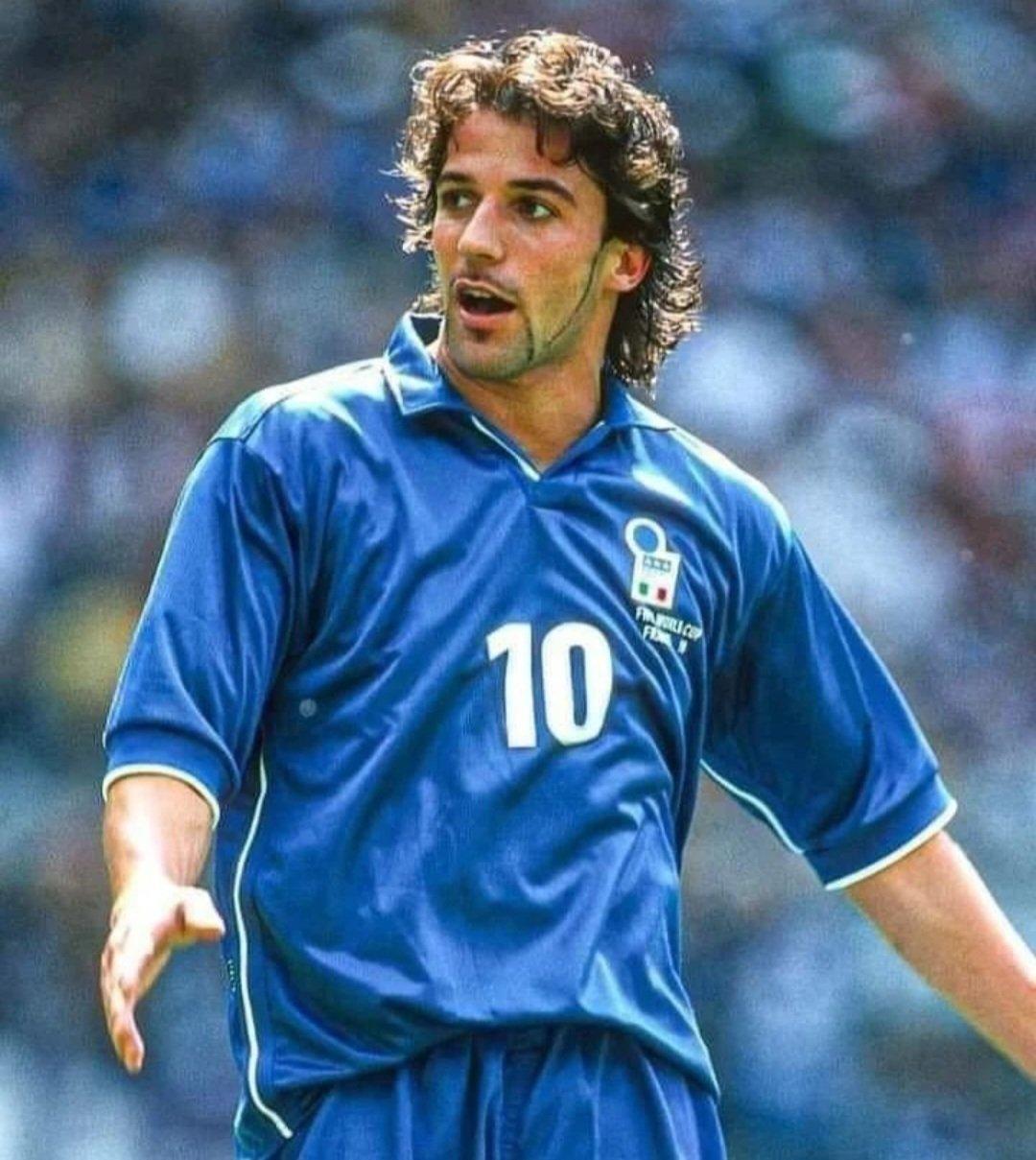 Nothing to see here, just a picture of Alessandro del Piero to