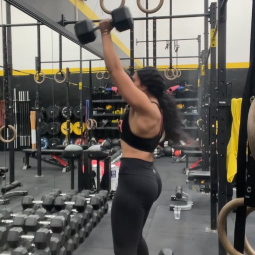 A leg day worth saving 🍑🔥 1. Smith Machine RDLs 3 × 8 (2-sec eccentric ...