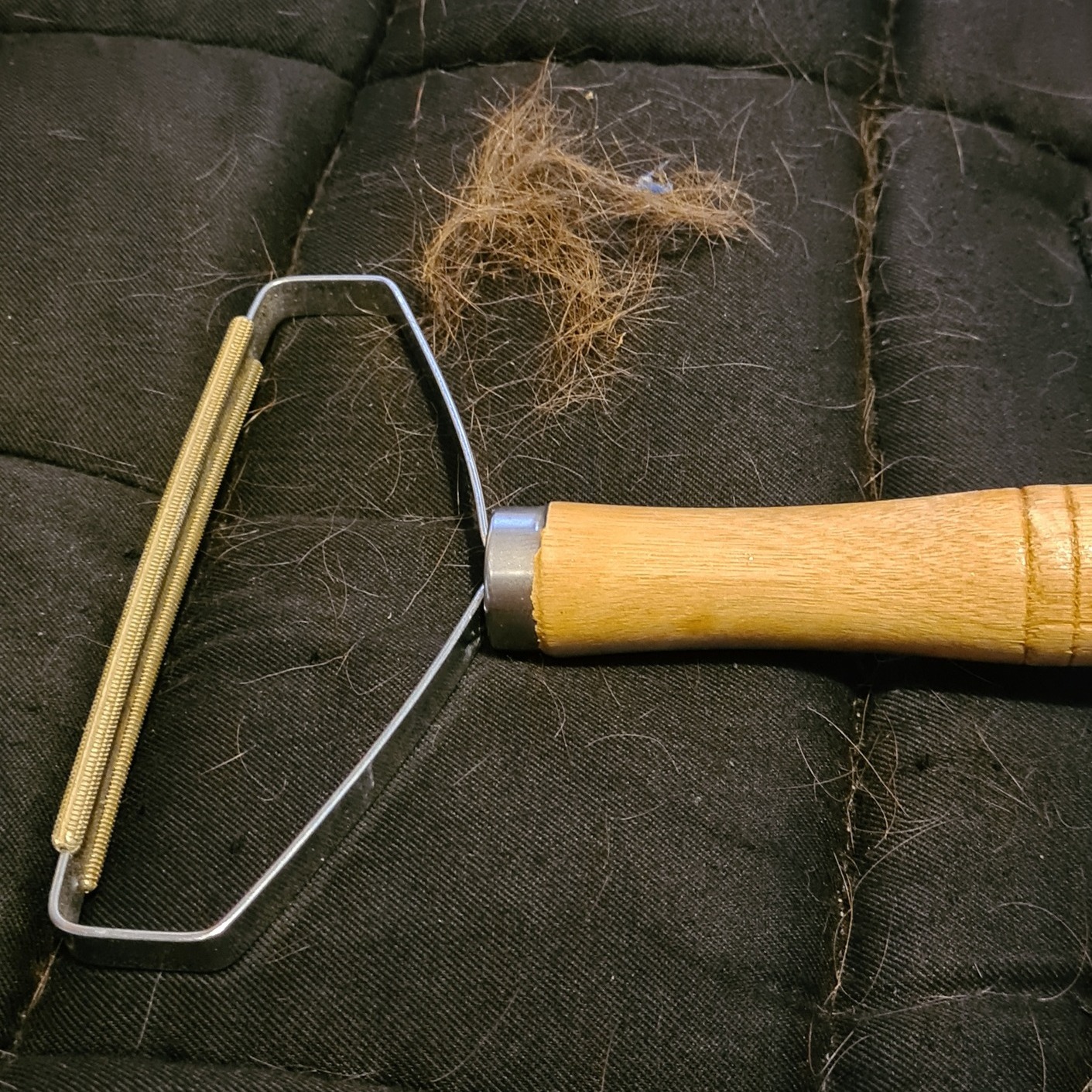 Vivant Equi - The Vivant Equi Defluffer is the perfect...
