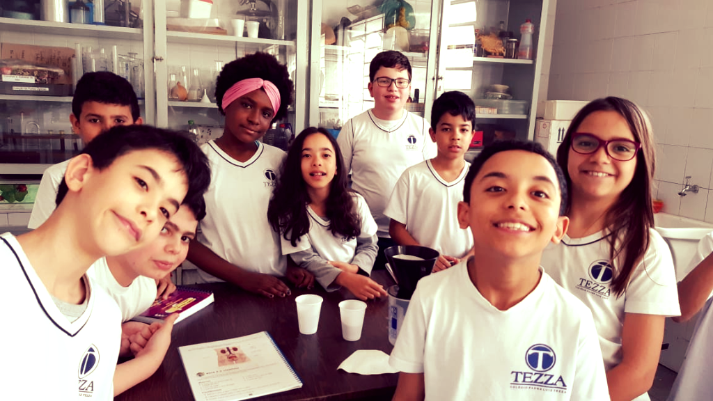 A turma do 5º ano B, sob a... - Colégio Padre Luiz Tezza