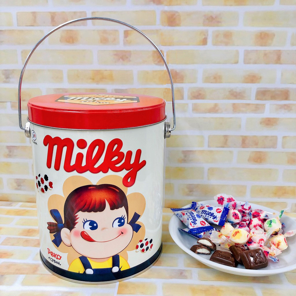 ペコポコデザインがかわいいバケツ缶🍬 #不二家洋菓子店 にて、「ペコ