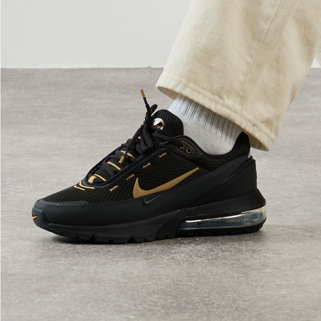 The new Kalynx Zero Black/ Gold colorway just dropped.