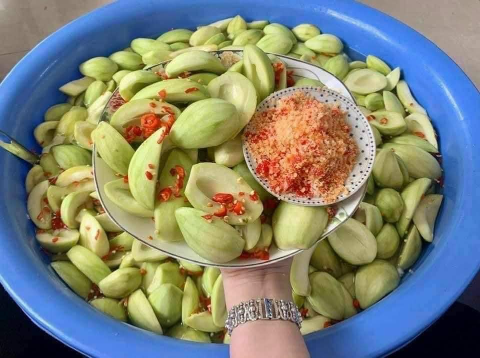 Shop Mẹ Cà Rem - XOÀI NON NGÂM Chua ngọt 💰75 xiền/hủ... | Facebook