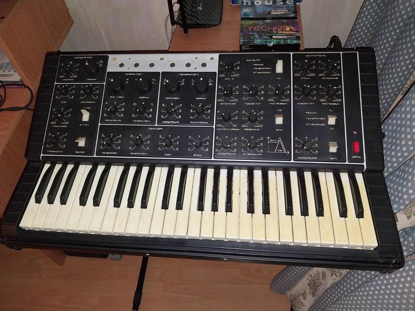 This highly sought-after Roland SR-JV80-11 Techno Collection Wave