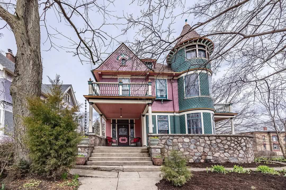   Lady Carlyle tea “set” Historic Victorian home for sale in Pontiac, IL