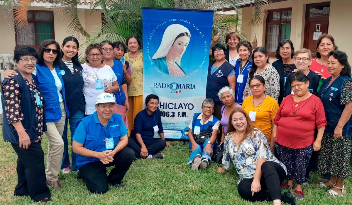 Compartimos algunas fotos de lo que fue... - Radio Maria Perú
