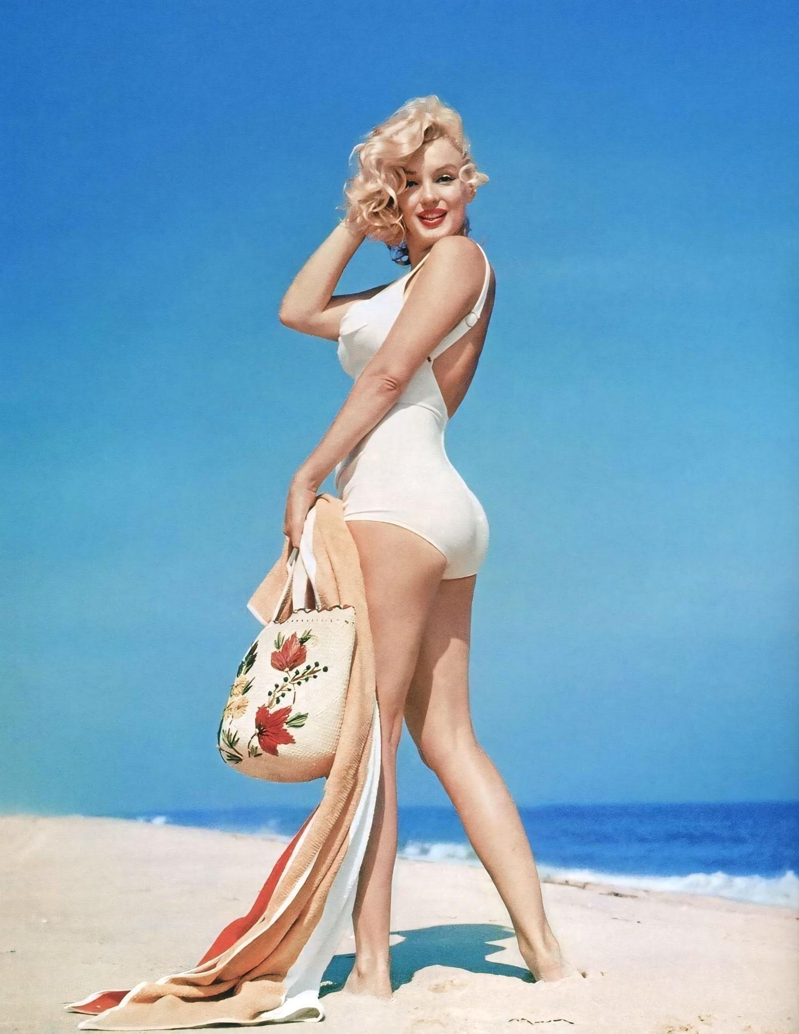 Marilyn Monroe at Amagansett, 1957. Photo by Sam Shaw.