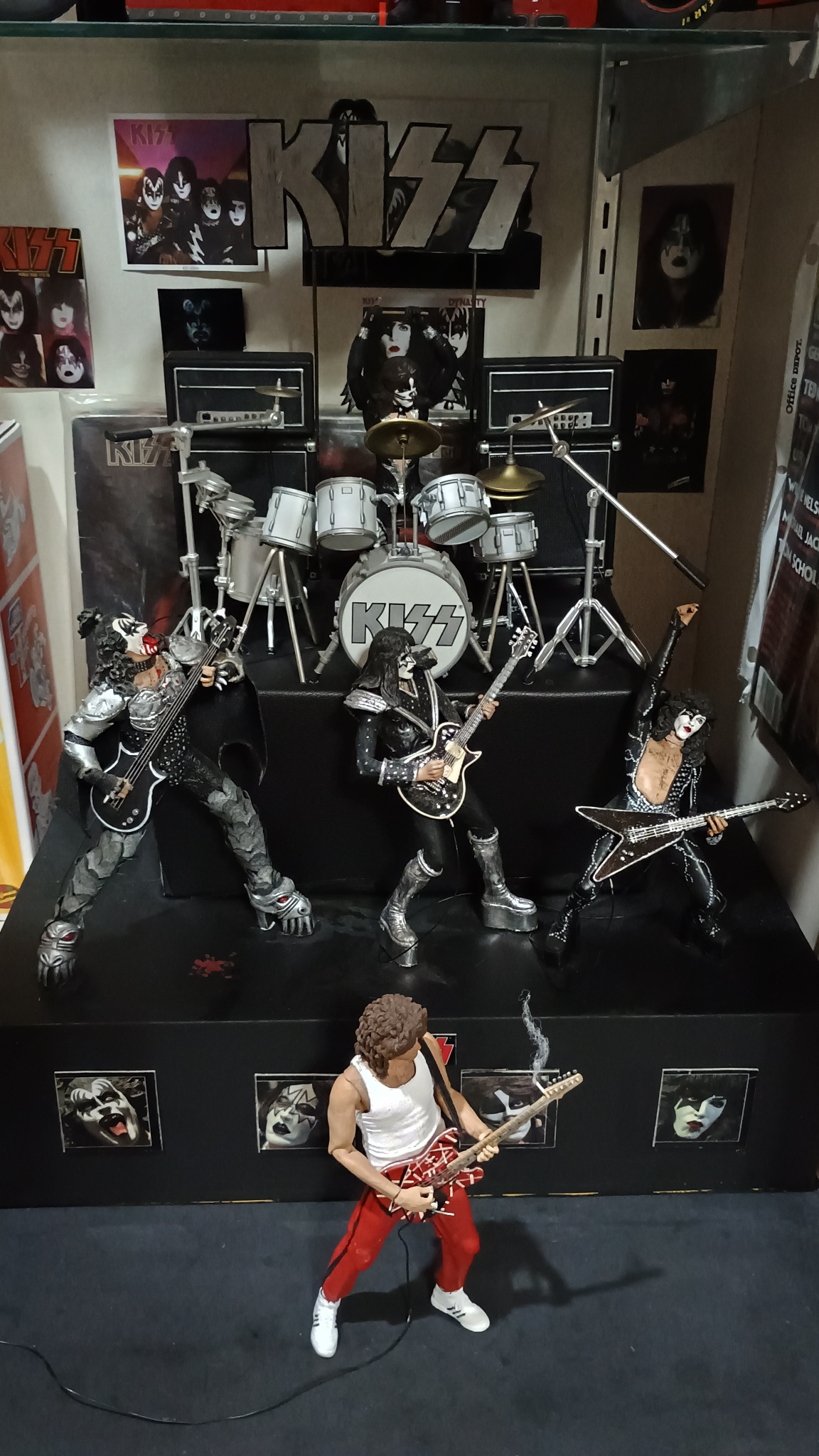 KISSARMYROCKS! Check out this amazing fan-made #KISS Alive stage