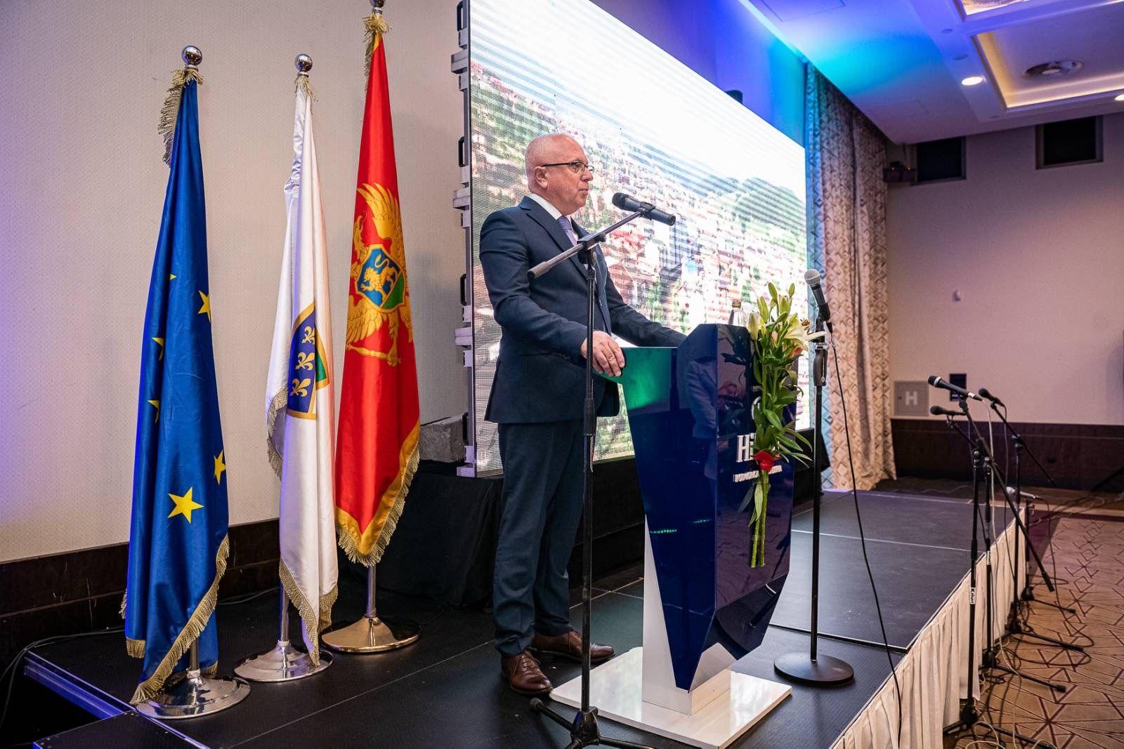 Suljo Mustafic - Strina koja je bila kao majka. Draga... | Facebook