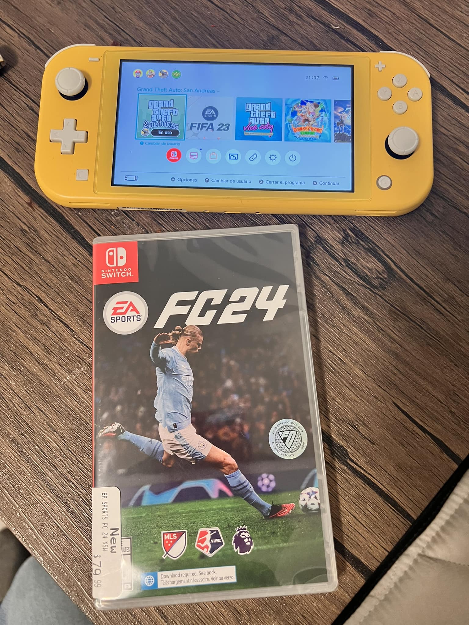 Hola que tal espero y puedan ayudarme, compré el fc25 en formato