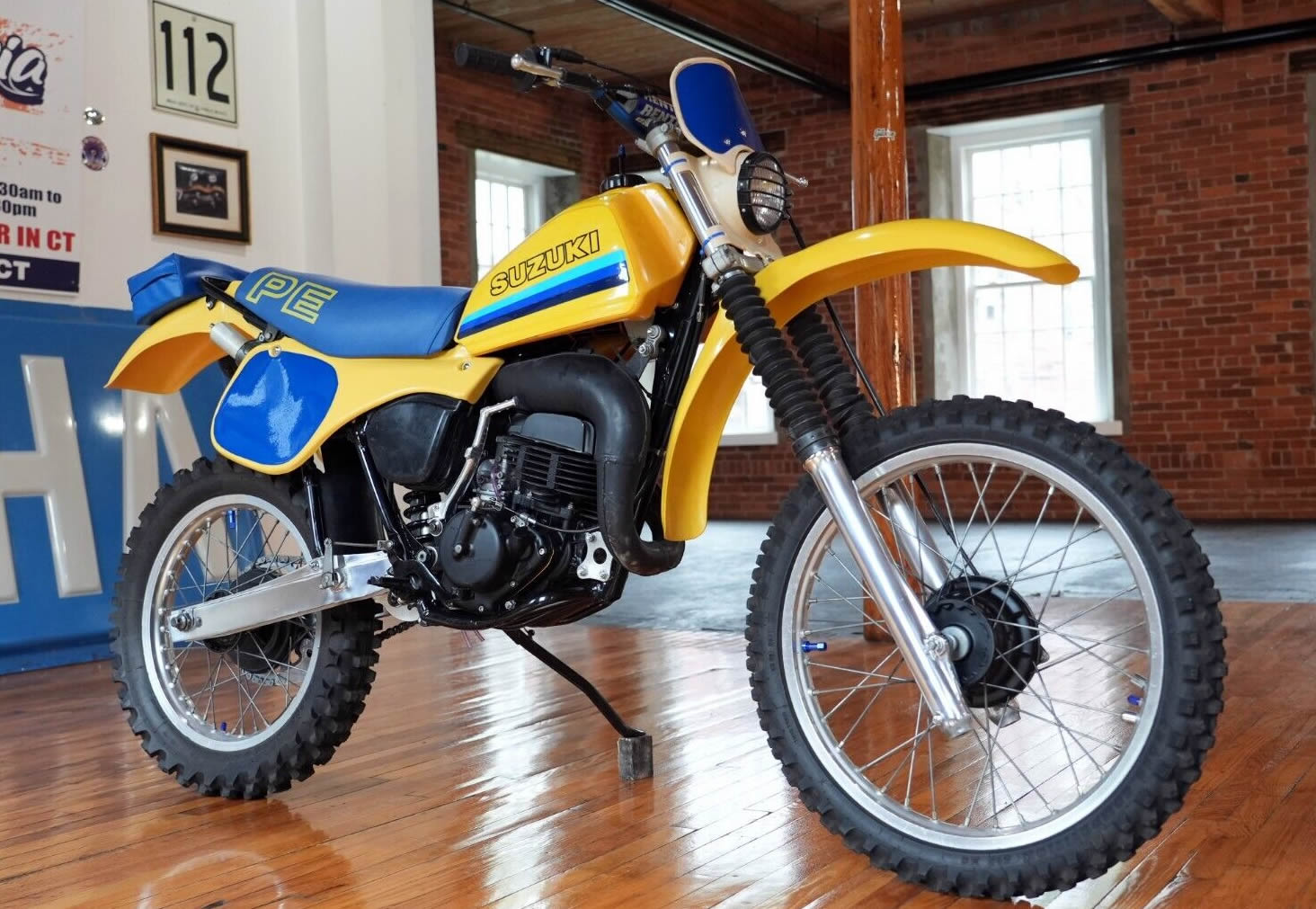 Ad - 1982 Suzuki PE175 - Good looking... - Classic 2 Strokes