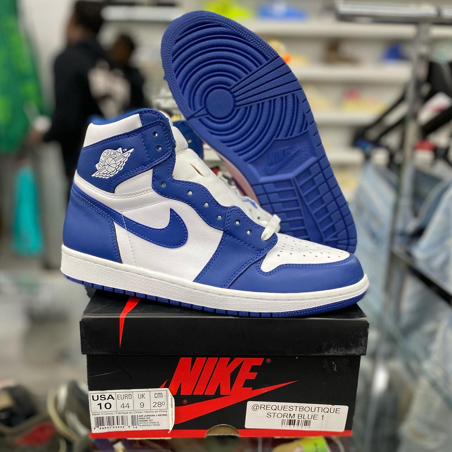 AIR JORDAN 1 見上げる RETRO HIGH OG STORMBLUE