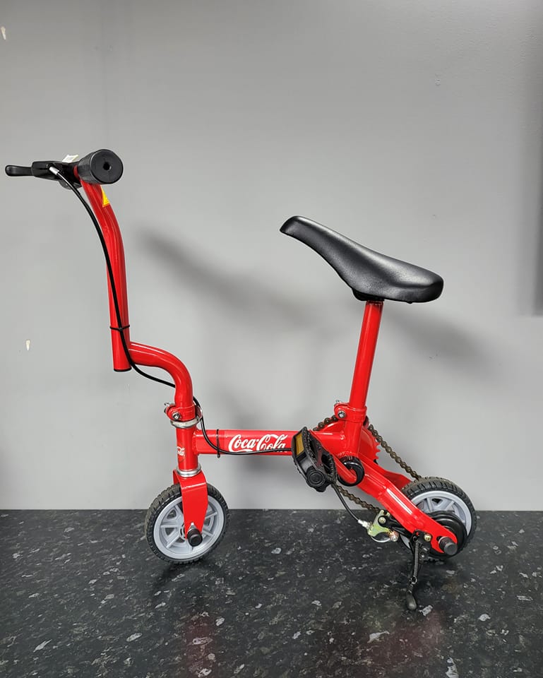 How cool is this bike!! A collectable Coca-Cola beach cruiser to
